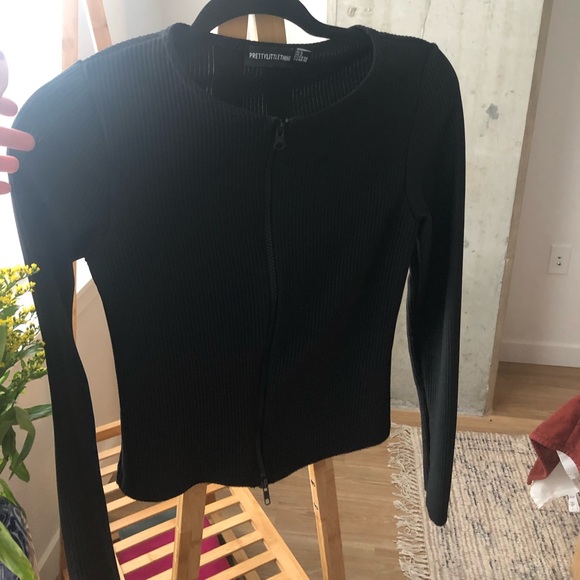 Black zip front top - Picture 1 of 2